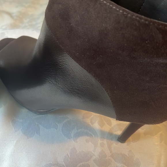 Nine West peep toe high heel booties brown leather and suede combo Sz 6.5 - Picture 3 of 6